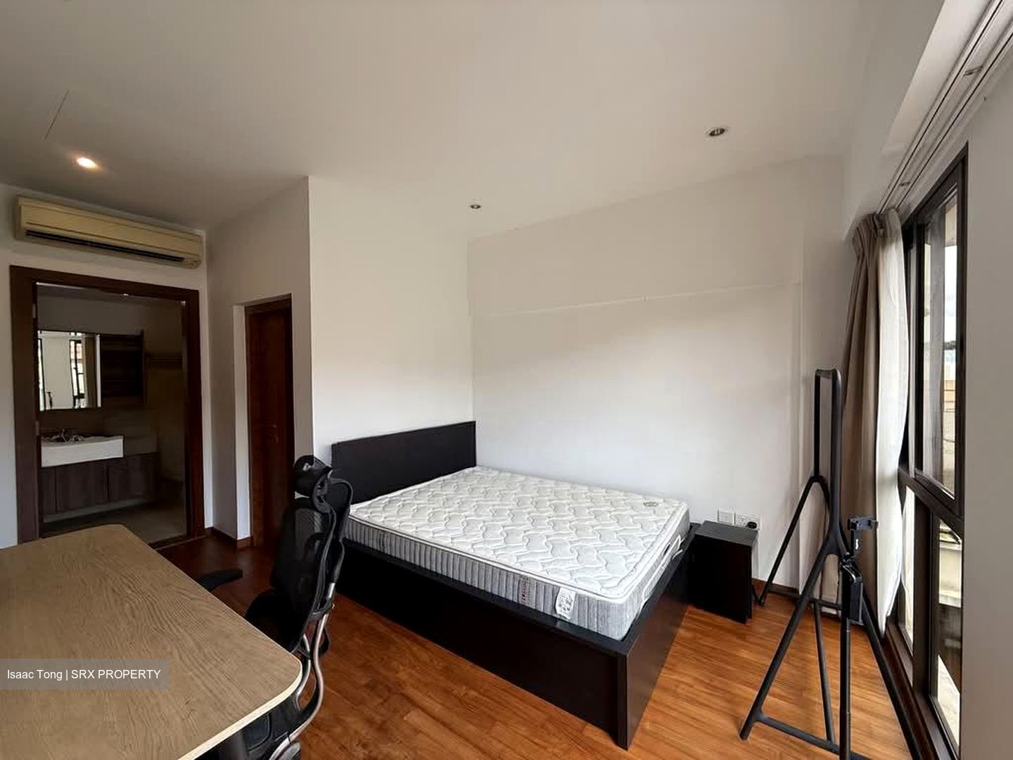 Holland Link (D10), Terrace #566604151